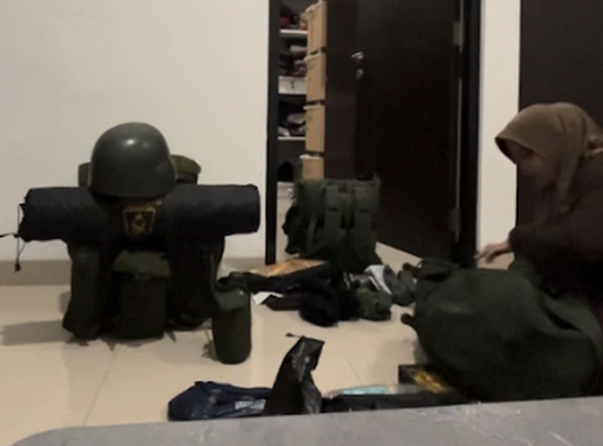 Momen Haru, Istri Bantu Suami Persiapan Berangkat Jadi Pasukan Perdamaian ke Gaza