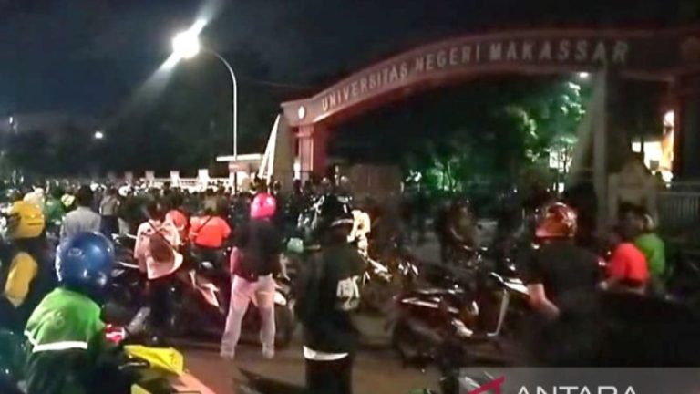 Ojol Ngamuk! Ratusan Driver Serang dan Rusak Fasilitas Kampus UNM di Makassar