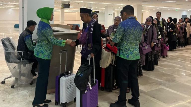 Penerbangan Umrah Jeddah–Makassar Berlangsung Normal, Wamenhaj Minta Penundaan
