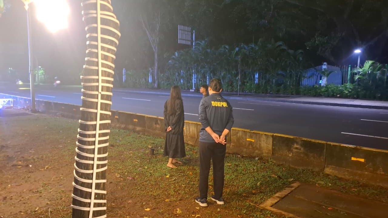 Perempuan Berusia 20 Tahun Diduga Ingin Bunuh Diri di Depan Istana Merdeka