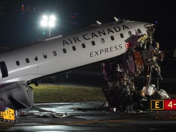 Pesawat Air Canada Tabrak Mobil Damkar, Pilot dan Kopilot Tewas