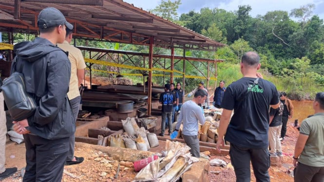 Polri Bongkar Tambang Ilegal dan Penyelundupan Pasir Timah ke Malaysia, 7 Tersangka Diamankan