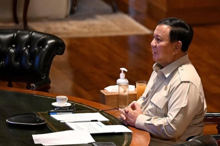 Presiden Prabowo Gelar Ratas Bersama 15 Menteri, Bahas Ekonomi dan Energi