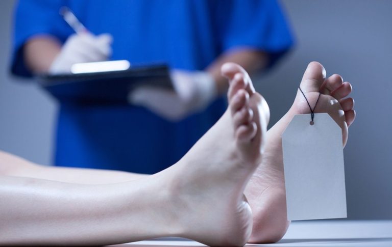 Pria Tewas Tertabrak Mobil saat Menyeberang di Tol Sedyatmo