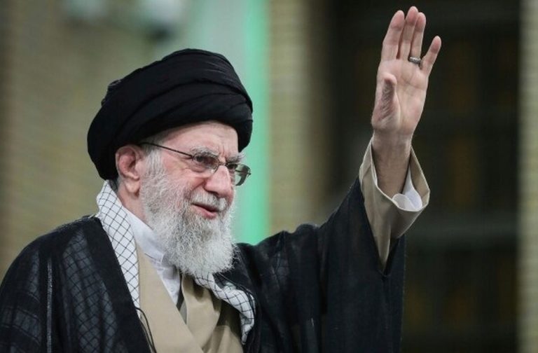Profil Ali Khamenei: Aktivis Revolusi hingga Pemimpin Tertinggi Iran