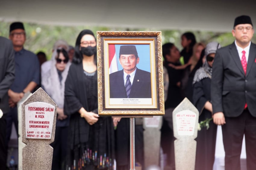 Prosesi Pemakaman Jenazah Juwono Sudarsono di TMP Kalibata