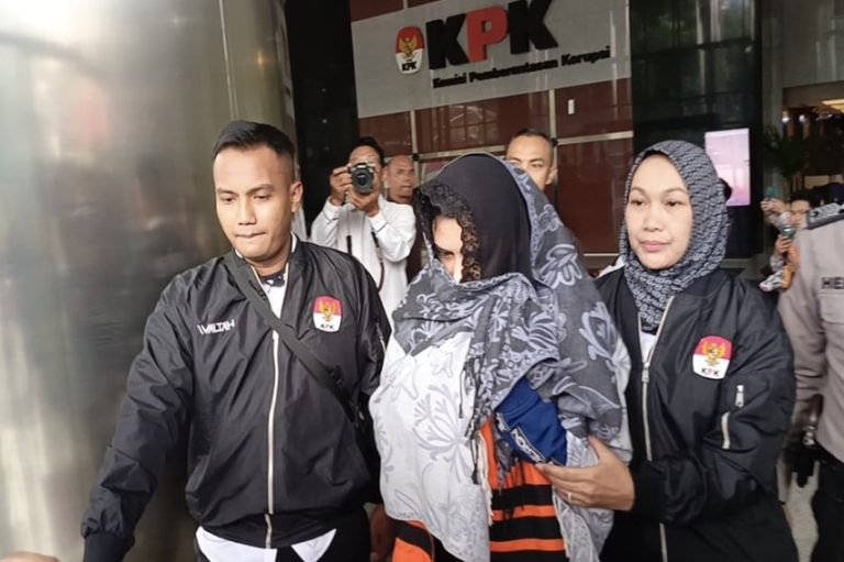 Terungkap, Bupati Pekalongan Fadia Arafiq Ditangkap saat Isi Daya Mobil Listrik