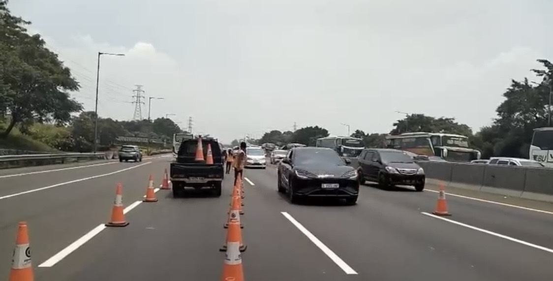 Tol Jakarta-Cikampek Macet, Lajur Contraflow Ditambah di KM 48-66