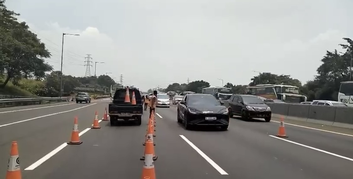 Tol Jakartaamp;ndash;Cikampek Padat, Ini Penyebabnya