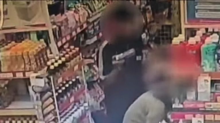 Viral Dosen Lecehkan Perempuan di Minimarket Terekam CCTV, Nyaris Diamuk Massa