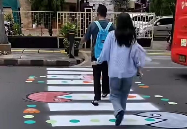 Viral Warga Buat Zebra Cross amp;lsquo;Pac-Manamp;rsquo; di Tebet, Ini Kata Pemprov Jakarta